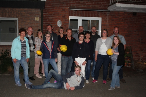 Nicht nur in der Halle ein tolles Team: ein Grillabend bereitet den Mitgliedern des Jedermannteams ebenso Freude. (Foto: Heidrun Riese)