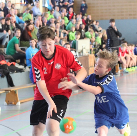 Die C-Jugend der Handballfreunde (hier Lukas Berstermann) zeigte eine gute Leistung gegen den haushohen Favoriten, konnte die Ausfälle wichtiger Stammspieler aber nicht vollständig kompensieren. (Foto: Heidrun Riese)