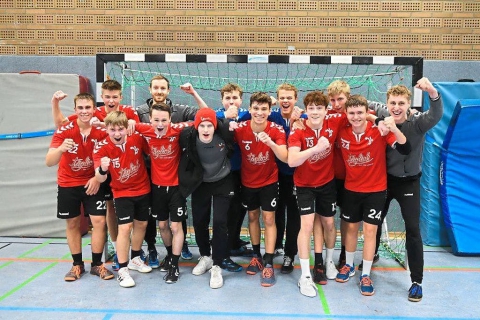 Nach dem ersten Sieg in der Verbandsliga - einem 34:29 gegen die TG Horste - war der Jubel bei den jungen Handballfreunden natürlich ziemlich groß. (Foto: privat)