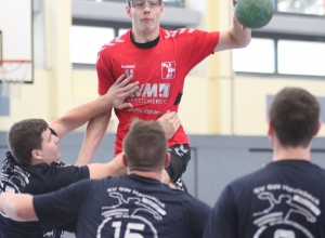 Jan-Malte Minnerup behielt mit den Handballfreunden den Überblick und siegte knapp. (Foto: Heidrun Riese)
