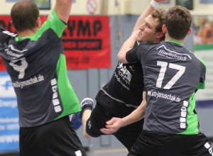 Alle gegen einen: die versammelte Defensive versucht Marcel Peters am Torwurf zu hindern. (Foto: Heidrun Riese)