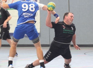 Durchtanken müssen sich Christoph Hoffmann und die HF-Reserve, im Tabellen-Derby um Platz vier gibt es nichts geschenkt. (Foto: Heidrun Riese)
