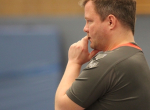 Lange musste Andy Storkebaum grübeln, wie dem Gegner beizukommen sei. Erst in den Schlussminuten gelang dies jedoch - zu spät. (Foto: Heidrun Riese)