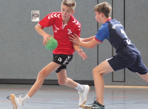 Robin Schur und die Verbandsliga-B-Jugend der Handballfreunde mussten in eine Heimniederlage einwilligen. (Foto: Heidrun Riese)