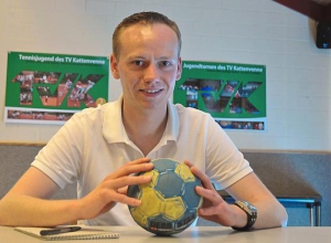 Daniel Hooge aus Kattenvenne ist seit einem halben Jahr Vorsitzender des Handballkreises Münster und nebenbei Spielwart beim TV Kattenvenne. (Foto: Alfred Stegemann)
