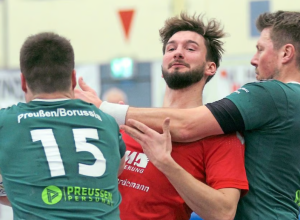 Timo Fieke und die Handballfreunde Reckenfeld/Greven 05 konnten am Samstagabend die HSG Preußen/Borussia Münster mit 35:32 besiegen- HF-Spieler Fieke steuerte insgesamt vier Treffer zum Erfolg seiner Mannschaft bei. Foto:hri