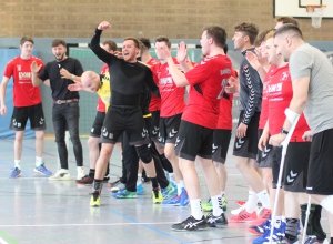 Der Jubel war groß nach dem Last-Minute-Sieg der HF-Herren. (Foto: Heidrun Riese)