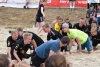 Lindwurm der guten Laune - mittendrin die Handballfreunde. Beim Beachcup stand der Spaß eindeutig im Vordergrund. (Foto: Martin Weßeling)