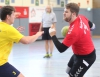 Robin Falke (rechts) und die Handballfreunde erspielten sich gegen Mettingen den ersten Punkt in der laufenden Saison. (Foto: Heidrun Riese)