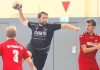 Die Handballfreunde im Anflug auf das gegnerische Tor. Die Handballfreunde siegten am Ende sicher, lieferten aber keine Glanzleistung ab. (Foto: Heidrun Riese)