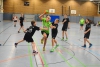 Um diese Pokale (links) kämpft Grevens Handball-Nachwuchs am Wochenende in der Emssporthalle. Foto: Heidrun Riese