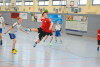 Handballer fliegen hoch: Dieser Sprungwurf führt zum Torerfolg - und zu einer famosen Sturmfrisur. (Foto: Stefan Bamberg)